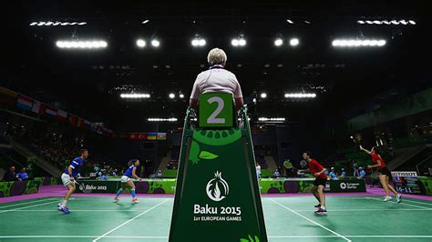 How to play badminton: rules, scoring system and equipment.